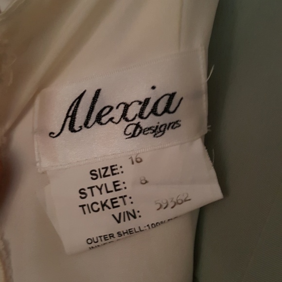 🏆🎀HOST PICK🎀🏆 Alexia Designs Gown w/Wrap - Picture 5 of 6